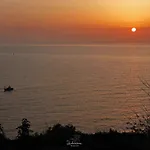 Al Son De Olas Lastres